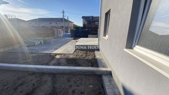 Eladó téglalakás, Dunaharasztin 95.933 M Ft, 3 szobás