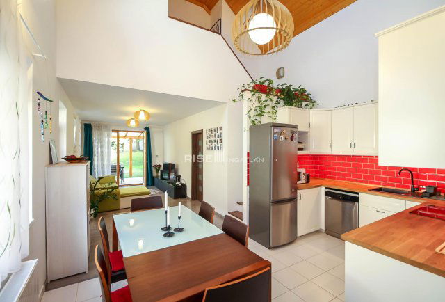 Eladó családi ház, Nagykovácsiban 170 M Ft, 3+2 szobás