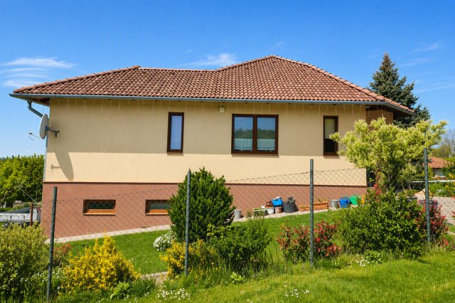 Eladó családi ház, Ajkán 139 M Ft, 3+1 szobás