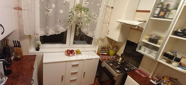 Eladó panellakás, Budapesten, III. kerületben 84.99 M Ft