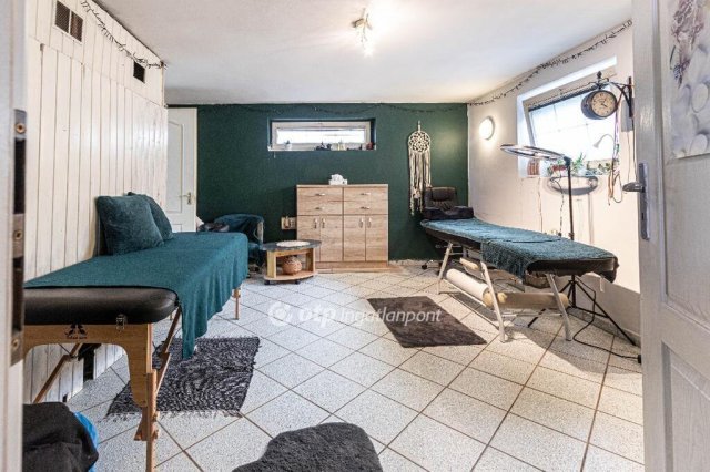 Eladó családi ház, Budapesten, XV. kerületben 149.999 M Ft