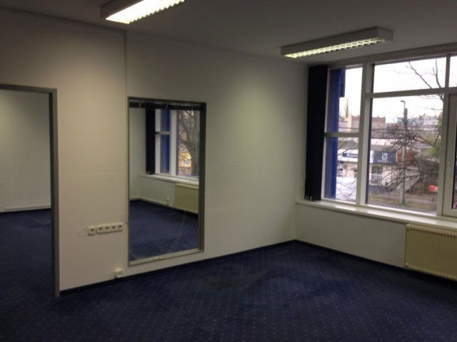 Kiadó iroda, Budapesten, XIII. kerületben, Röppentyű utcában