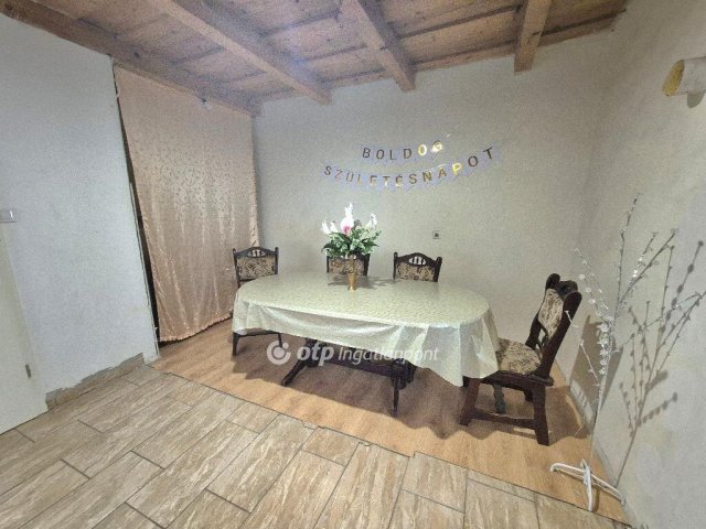 Eladó családi ház, Cecén 18.5 M Ft, 1 szobás