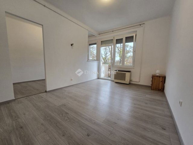 Kiadó téglalakás, albérlet, Pécsett 130 E Ft / hó, 2 szobás