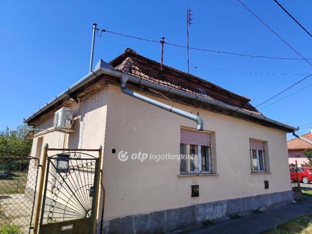 Eladó családi ház, Szolnokon 42.9 M Ft, 2 szobás