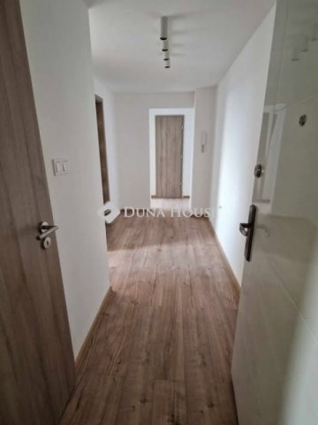 Eladó panellakás, Pécsett 57.9 M Ft, 2 szobás