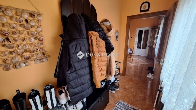 Eladó családi ház, Abában 74.9 M Ft, 5 szobás