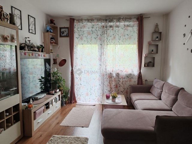 Eladó panellakás, Debrecenben 66.9 M Ft, 4 szobás