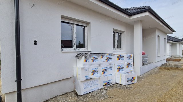 Eladó ikerház, Győrújfalun 94.99 M Ft, 4 szobás