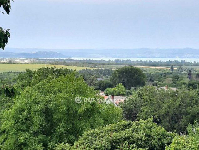 Eladó telek, Siófokon, Szőlőhegy úton 30 M Ft