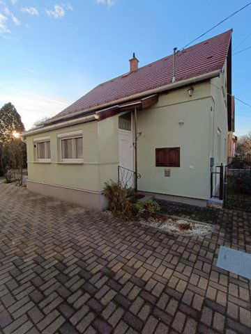 Eladó családi ház, Tarjánon 79.99 M Ft, 3 szobás