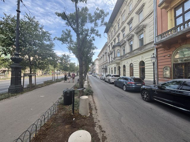 Eladó üzlethelyiség, Budapesten, VI. kerületben, Andrássy úton