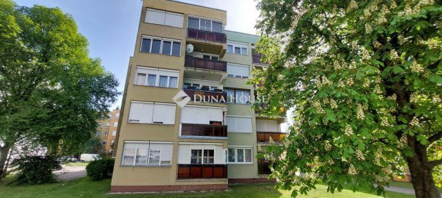 Eladó panellakás, Dombóváron 19.5 M Ft, 2 szobás