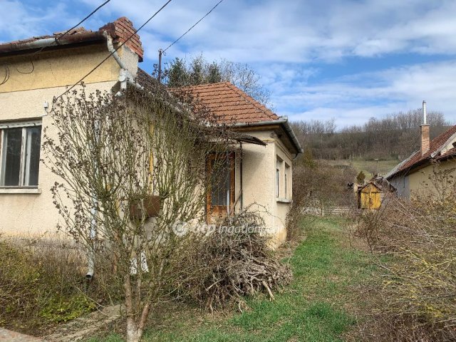 Eladó családi ház, Pétervásárán 12 M Ft, 3 szobás