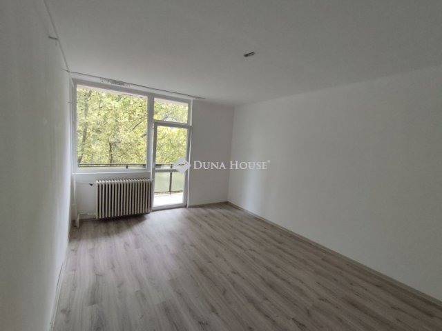 Eladó téglalakás, Tatabányán, Komáromi utcában 32.99 M Ft