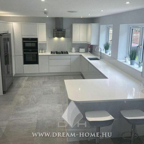 Eladó családi ház, Kecskeméten 105 M Ft, 4 szobás