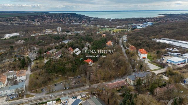 Eladó családi ház, Balatonfűzfőn 699 M Ft, 32 szobás