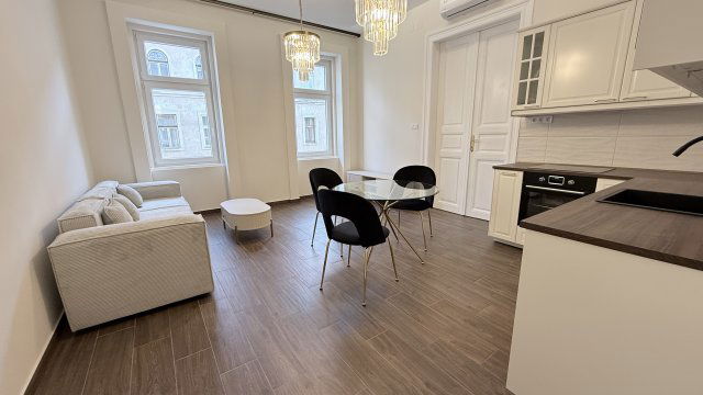 Eladó téglalakás, Budapesten, VII. kerületben 105 M Ft