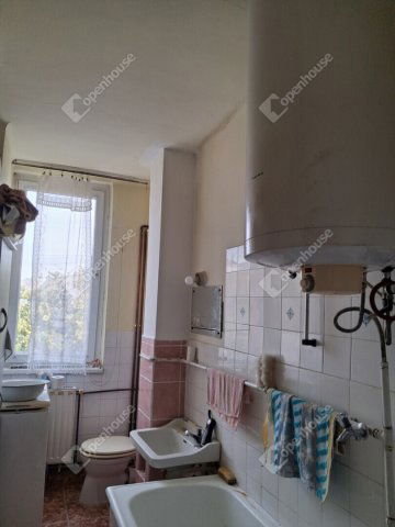 Eladó téglalakás, Komáromban 43 M Ft, 2 szobás