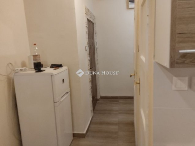 Eladó téglalakás, Pécsett 49.8 M Ft, 2 szobás