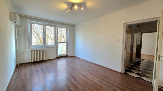 Eladó panellakás, Tatabányán 36.9 M Ft, 2 szobás