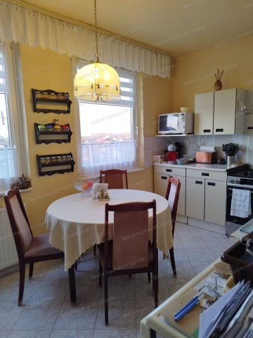 Eladó panellakás, Szolnokon 44.9 M Ft, 1+2 szobás