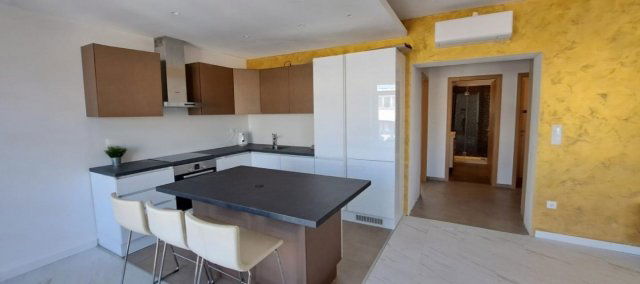 Kiadó téglalakás, albérlet, V. kerületben, Honvéd téren