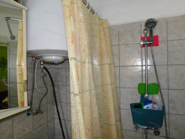 Eladó családi ház, Karádon 39 M Ft, 2 szobás