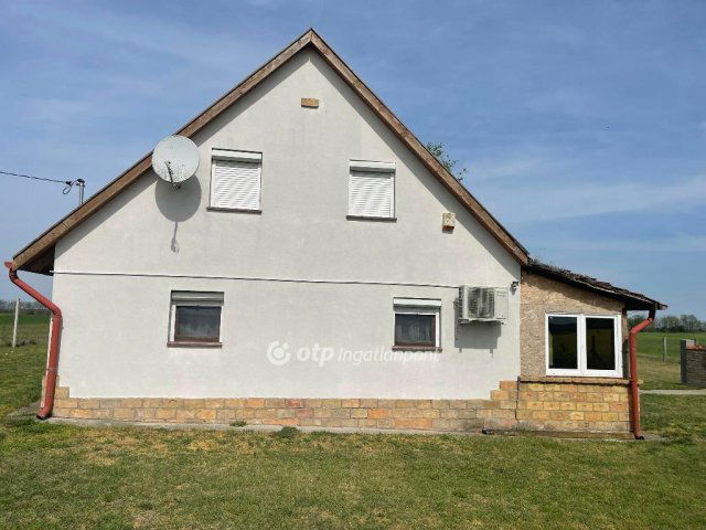 Eladó családi ház, Tápiószelén 34.9 M Ft, 1+2 szobás