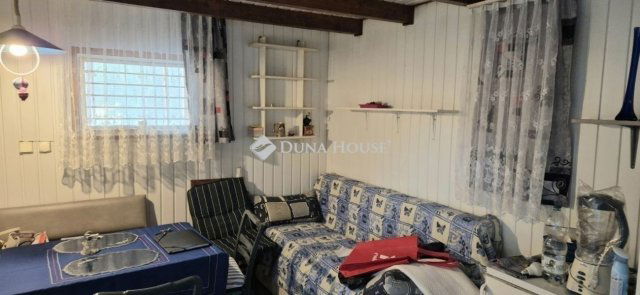 Eladó családi ház, Sándorfalván 18.9 M Ft, 1 szobás