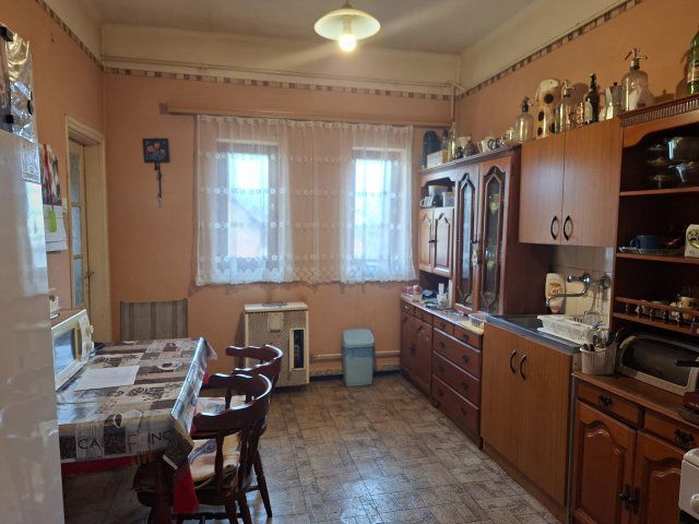 Eladó családi ház, Zsámbokon 45 M Ft, 3 szobás