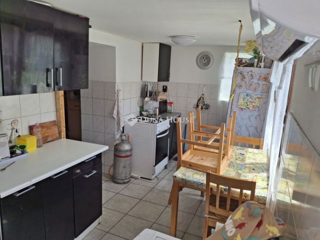 Eladó családi ház, Bicskén, Petőfi téren 66 M Ft, 6 szobás