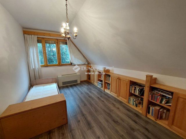 Eladó családi ház, Székesfehérvárott 194.9 M Ft, 5+2 szobás