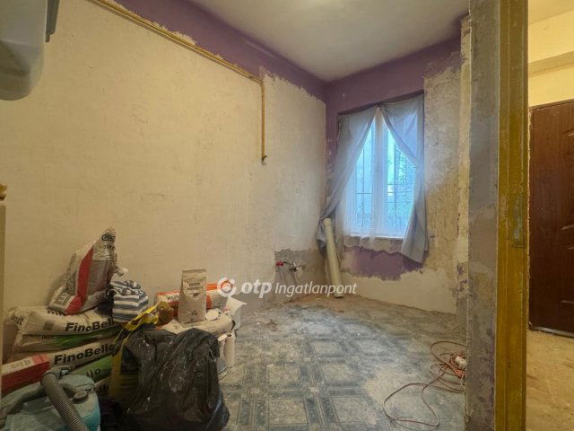 Eladó téglalakás, Szolnokon 22.49 M Ft, 1 szobás