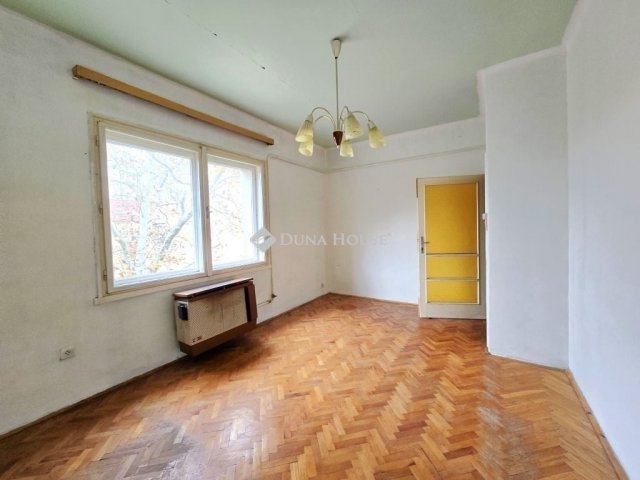 Eladó téglalakás, Pécsett 44.9 M Ft, 2 szobás