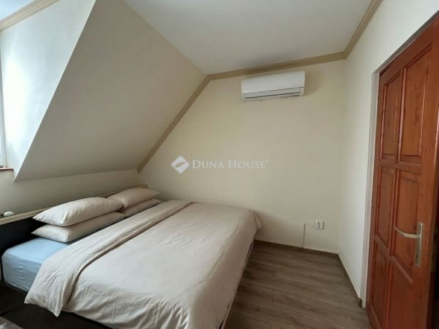 Eladó üzlethelyiség, Hosszúpályin 105 M Ft, 9 szobás