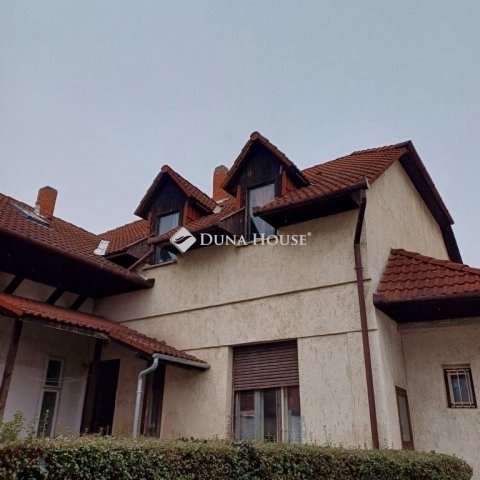 Eladó ikerház, Pécsett 59 M Ft, 4 szobás / költözzbe.hu