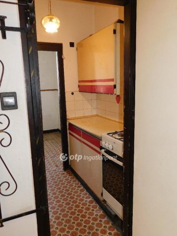 Eladó téglalakás, Pécsett 59.8 M Ft, 3 szobás