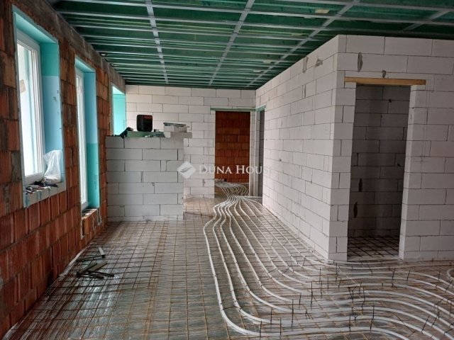 Eladó ikerház, Szigethalmon 88.9 M Ft, 4 szobás