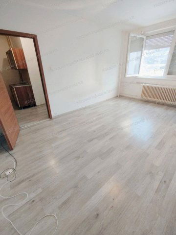 Eladó panellakás, Tatabányán 32.49 M Ft, 2 szobás