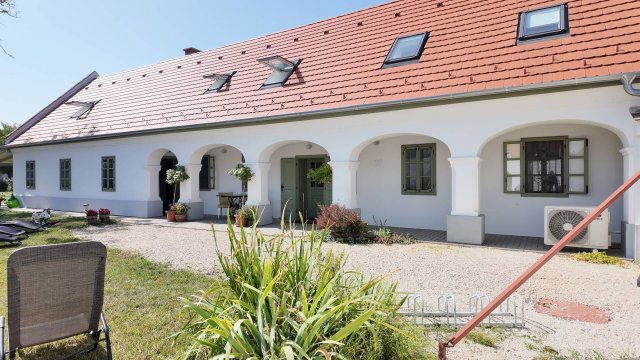 Eladó családi ház, Hegykőn 180 M Ft, 5+1 szobás