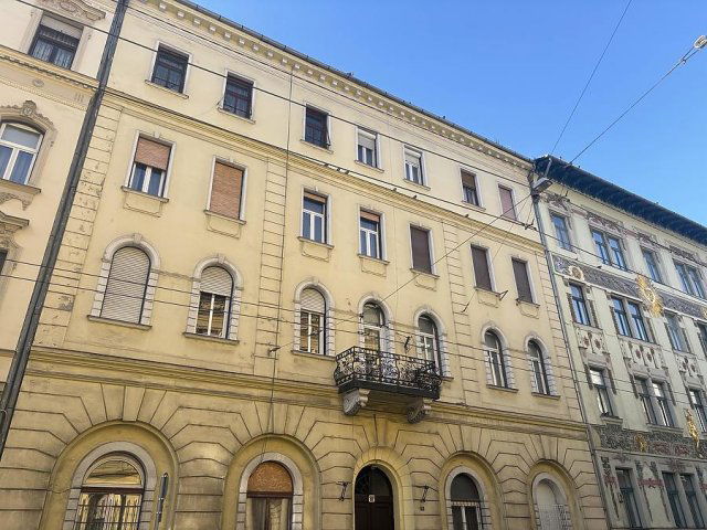 Eladó téglalakás, Budapesten, VI. kerületben, Izabella utcában