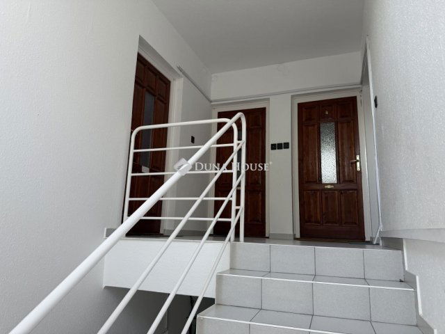 Eladó téglalakás, Etyeken, Vadvirág utcában 54.9 M Ft, 4 szobás