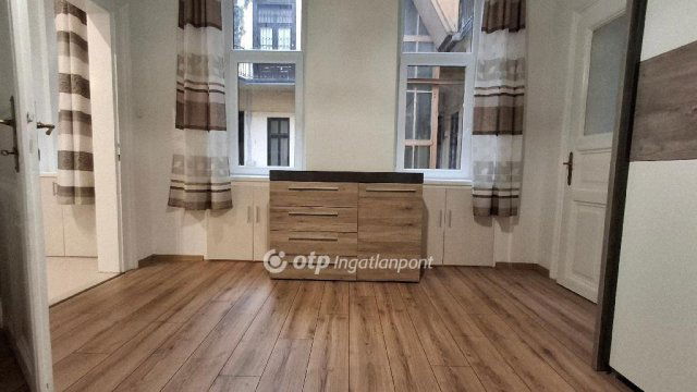 Eladó téglalakás, Budapesten, VI. kerületben 66.5 M Ft