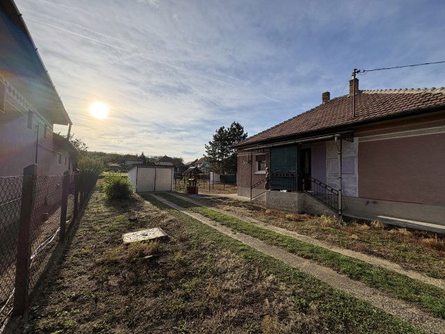 Eladó családi ház, Dányon 47.45 M Ft, 3 szobás