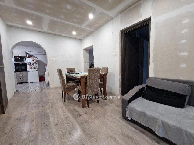 Eladó családi ház, Sárándon 59.5 M Ft, 4 szobás