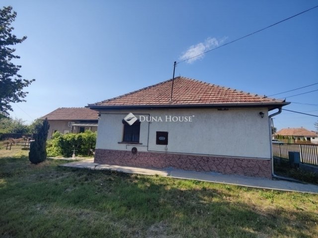 Eladó családi ház, Úrin 49 M Ft, 3 szobás