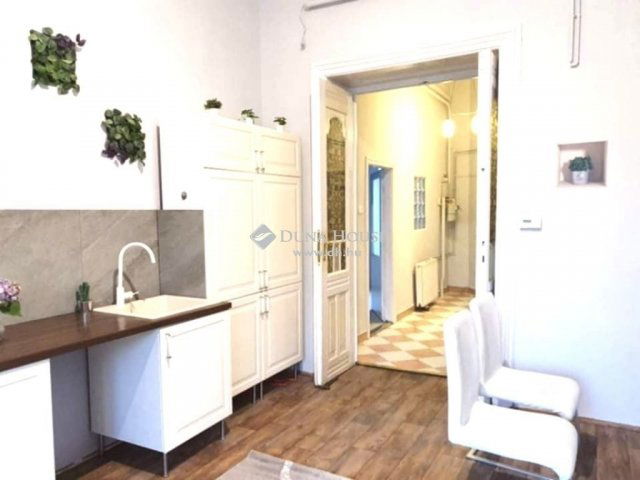 Eladó téglalakás, Pécsett 52.5 M Ft, 2 szobás