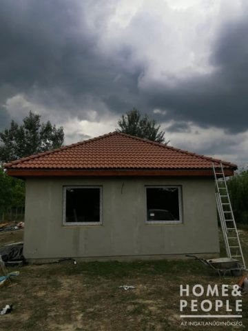 Eladó családi ház, Szatymazon 49.99 M Ft, 3 szobás