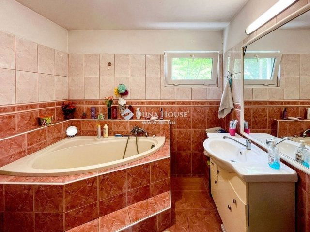 Eladó családi ház, Ádándon 39.9 M Ft, 3 szobás